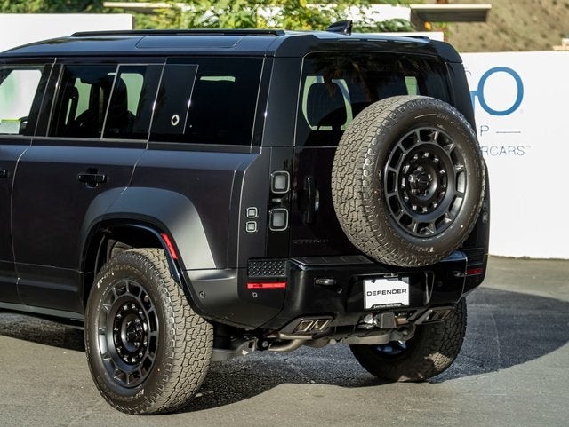 2026 Land Rover Defender 110 OCTA Black Edition OCTA