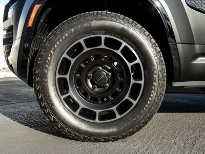 2026 Land Rover Defender 110 OCTA Black Edition OCTA