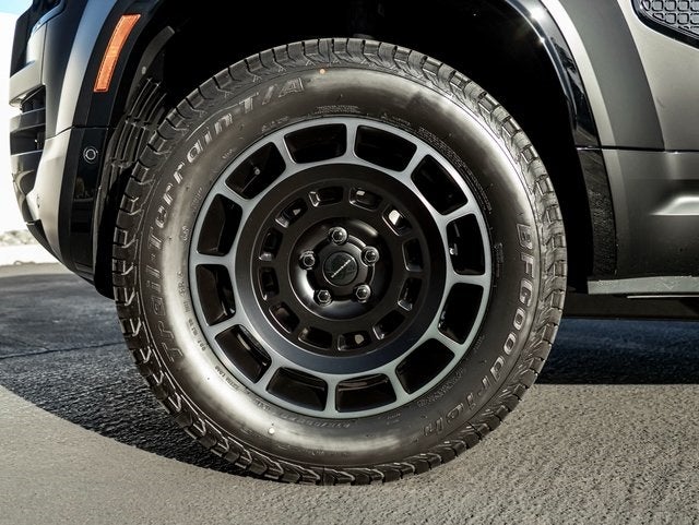 2026 Land Rover Defender 110 OCTA Black Edition OCTA