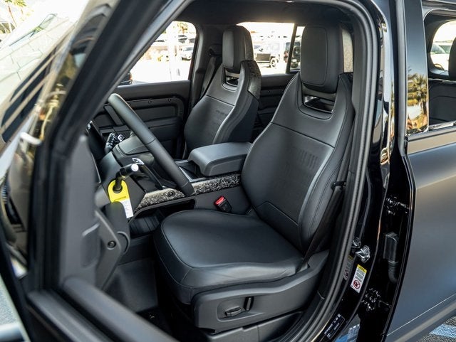 2026 Land Rover Defender 110 OCTA Black Edition OCTA