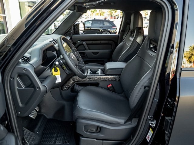 2026 Land Rover Defender 110 OCTA Black Edition OCTA