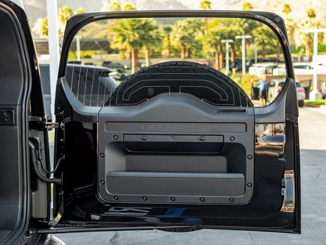 2026 Land Rover Defender 110 OCTA Black Edition OCTA