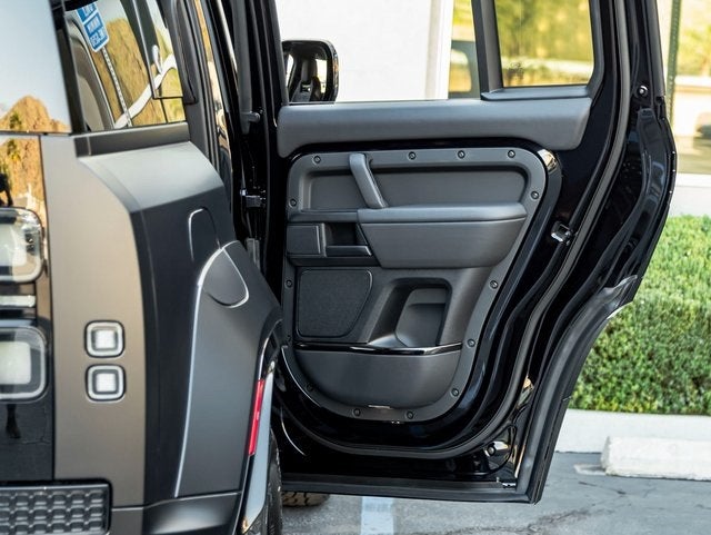 2026 Land Rover Defender 110 OCTA Black Edition OCTA