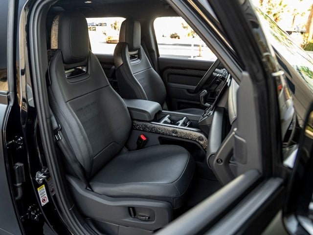 2026 Land Rover Defender 110 OCTA Black Edition OCTA