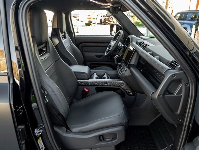 2026 Land Rover Defender 110 OCTA Black Edition OCTA