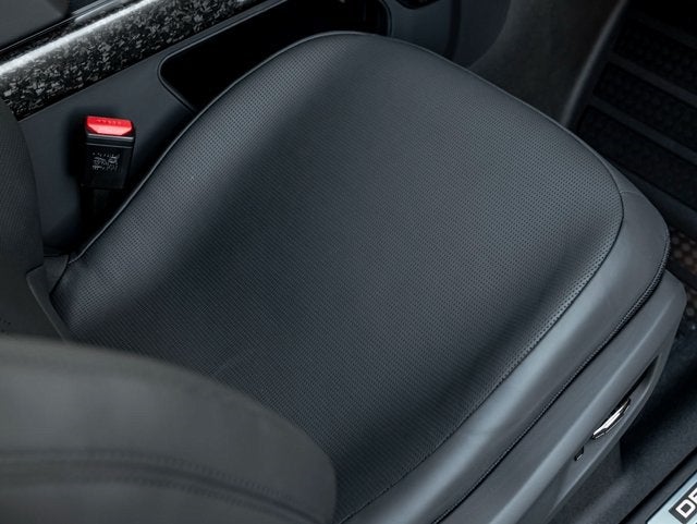 2026 Land Rover Defender 110 OCTA Black Edition OCTA