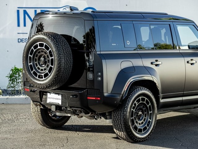 2026 Land Rover Defender 110 OCTA Black Edition OCTA