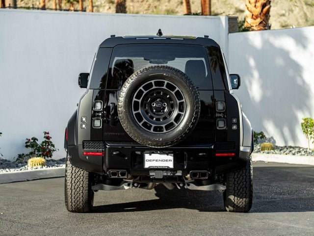 2026 Land Rover Defender 110 OCTA Black Edition OCTA