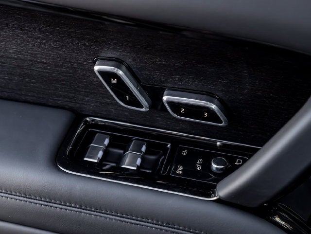 2026 Land Rover Range Rover SV Black LWB