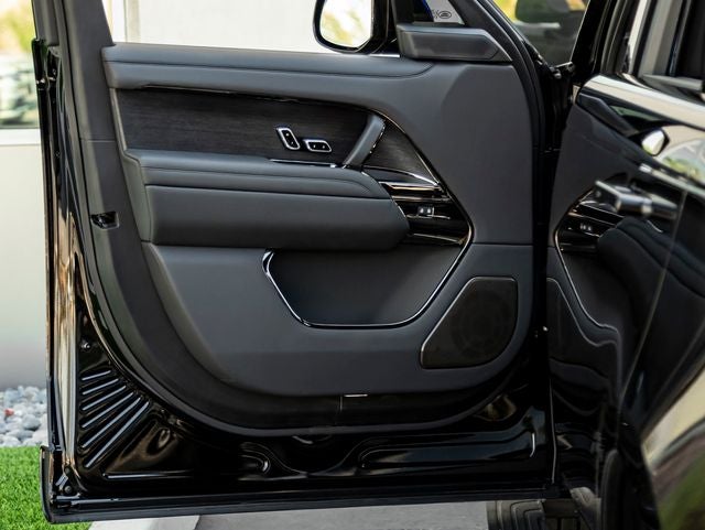 2026 Land Rover Range Rover SV LWB