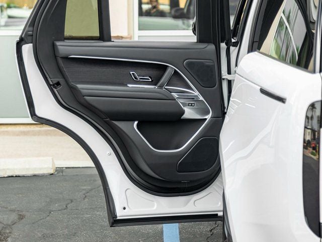 2025 Land Rover Range Rover SE