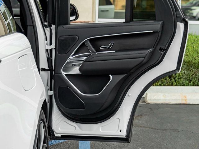 2025 Land Rover Range Rover SE