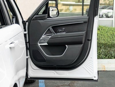 2025 Land Rover Range Rover SE