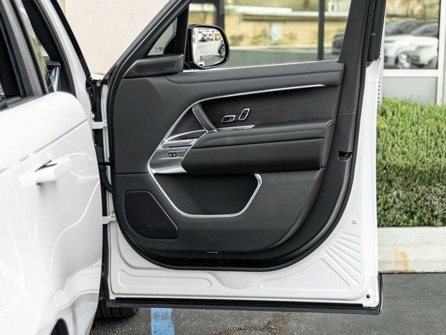 2025 Land Rover Range Rover SE