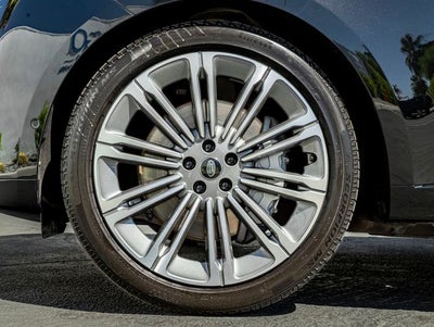 2025 Land Rover Range Rover SE
