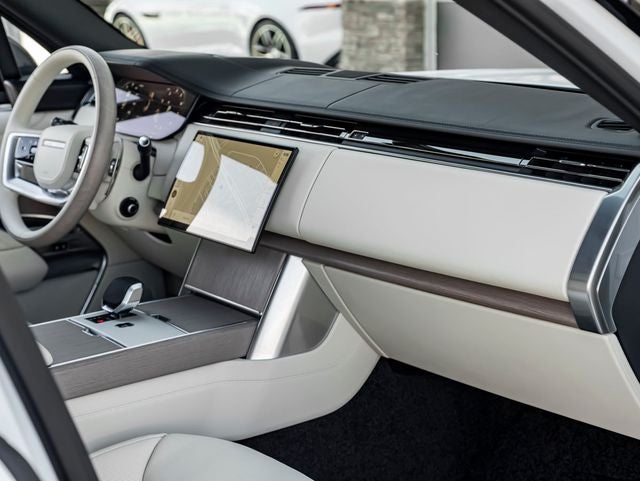 2026 Land Rover Range Rover SE SWB P530