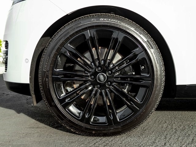 2025 Land Rover Range Rover SE