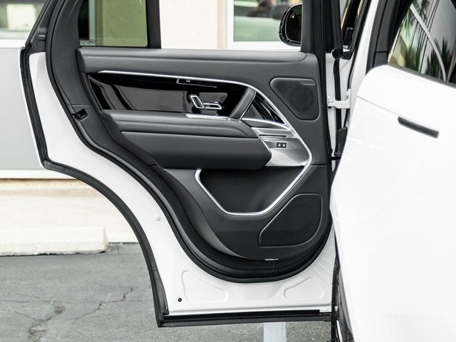 2025 Land Rover Range Rover SE