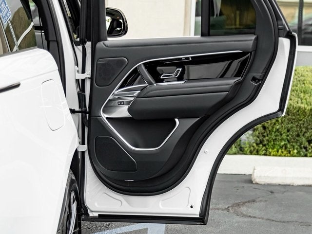 2025 Land Rover Range Rover SE