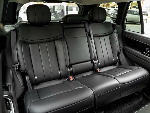 2025 Land Rover Range Rover SE