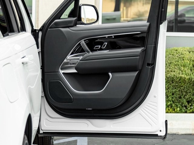 2025 Land Rover Range Rover SE