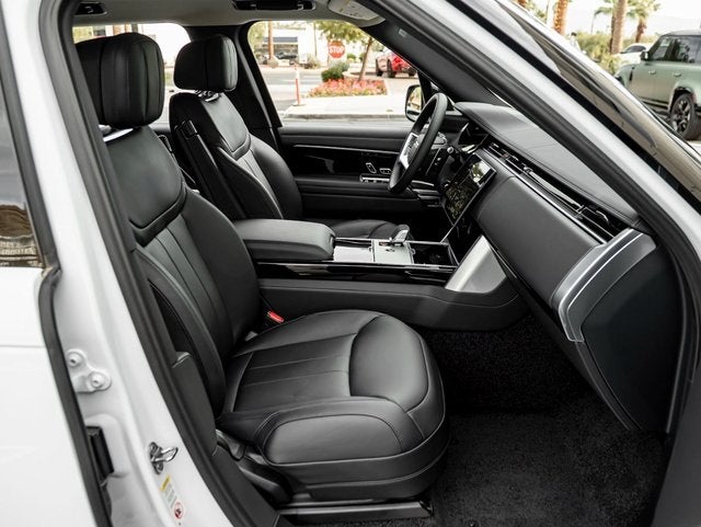 2025 Land Rover Range Rover SE