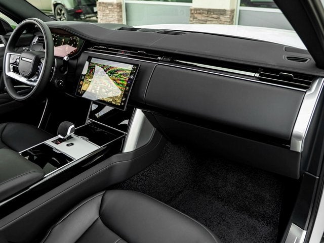 2025 Land Rover Range Rover SE