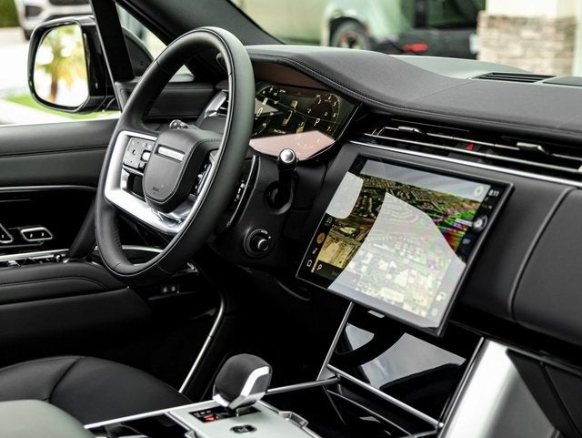 2025 Land Rover Range Rover SE