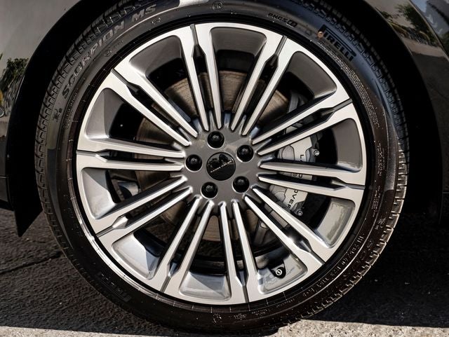 2026 Land Rover Range Rover SE SWB P530