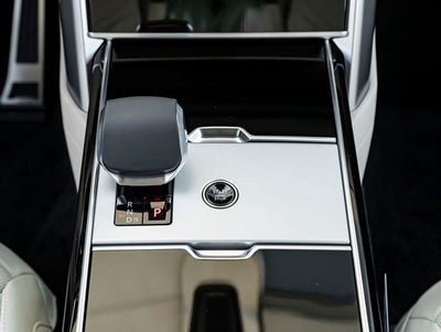 2026 Land Rover Range Rover SE SWB P530