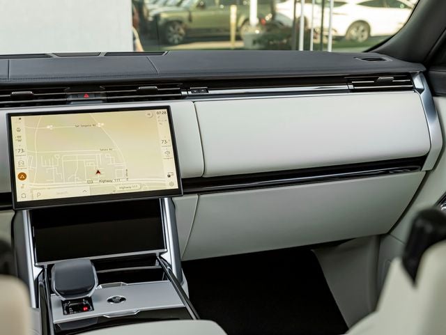 2026 Land Rover Range Rover SE SWB P530