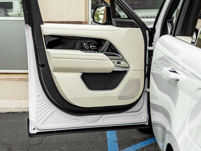 2026 Land Rover Range Rover Plug-In Hybrid SE