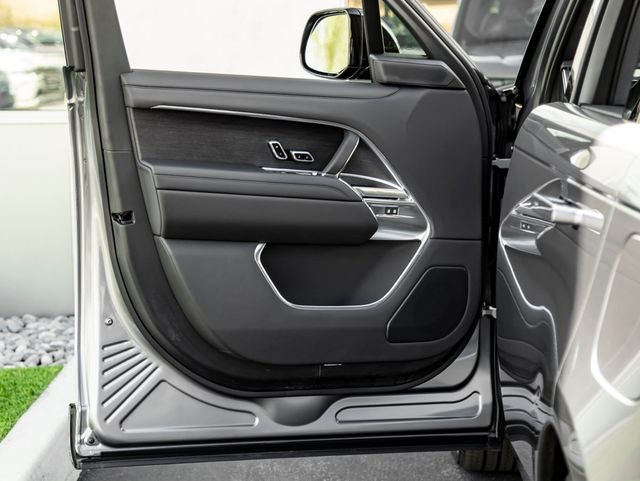 2026 Land Rover Range Rover Plug-In Hybrid SE