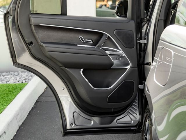 2026 Land Rover Range Rover Plug-In Hybrid SE
