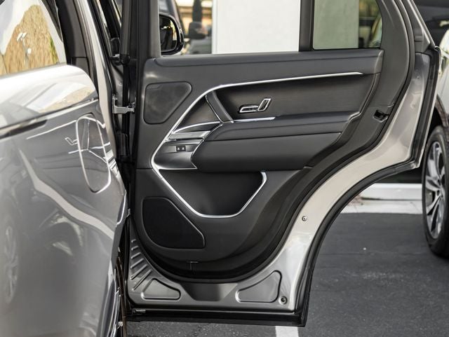 2026 Land Rover Range Rover Plug-In Hybrid SE