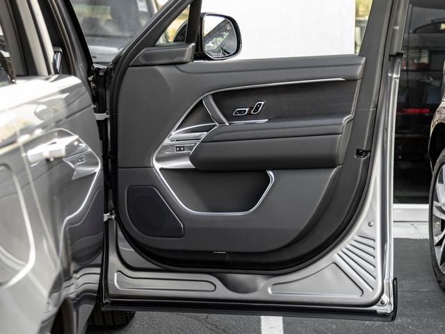 2026 Land Rover Range Rover Plug-In Hybrid SE