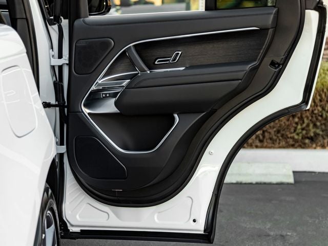 2026 Land Rover Range Rover Plug-In Hybrid SE