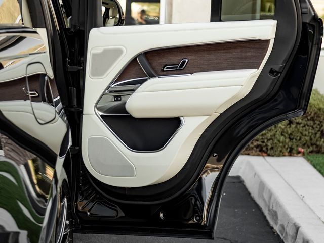 2026 Land Rover Range Rover SE
