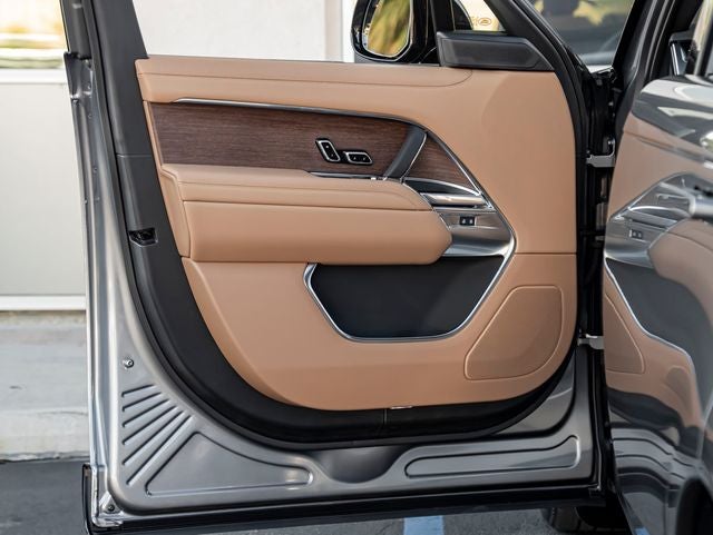 2026 Land Rover Range Rover SE SWB P400