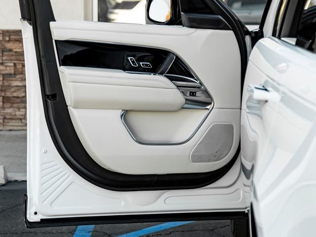 2025 Land Rover Range Rover SE