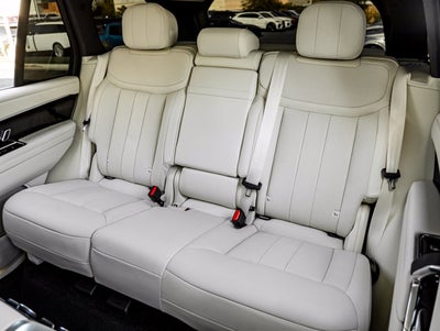 2025 Land Rover Range Rover SE