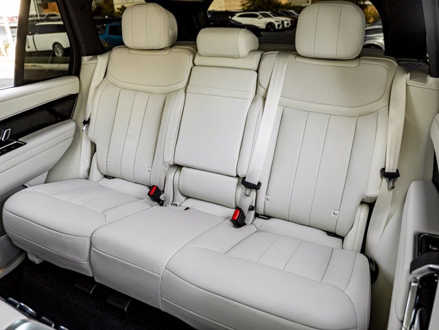 2025 Land Rover Range Rover SE