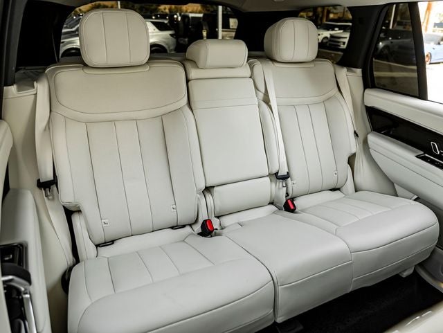 2025 Land Rover Range Rover SE
