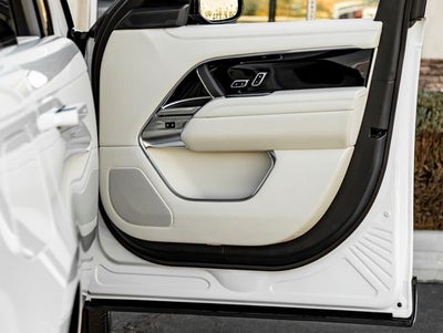 2025 Land Rover Range Rover SE