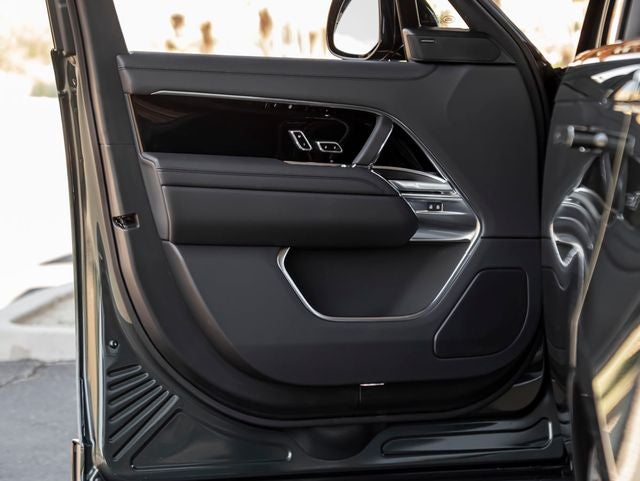 2026 Land Rover Range Rover SE SWB P400