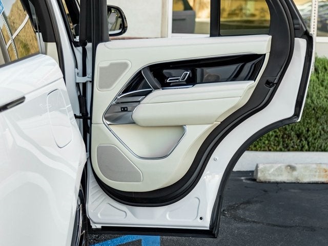 2026 Land Rover Range Rover SE