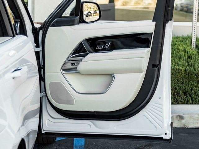 2026 Land Rover Range Rover SE