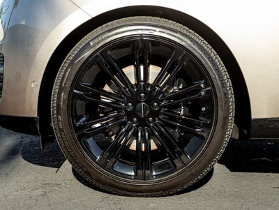 2026 Land Rover Range Rover SE LWB