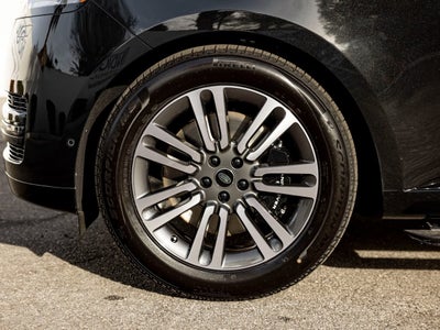 2025 Land Rover Range Rover SE LWB