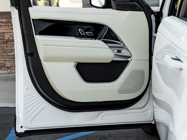 2026 Land Rover Range Rover SE LWB